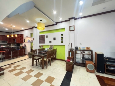Bán nhà mặt phố Bà Triệu, 80m2, 6 tầng, mặt tiền 4.5m, 61.8 tỷ, vỉa hè rộng, kinh doanh đỉnh