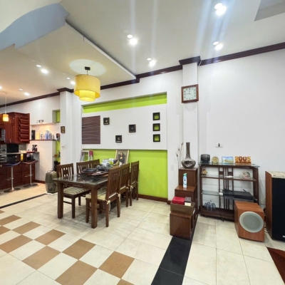 Bán nhà mặt phố Bà Triệu, 80m2, 6 tầng, mặt tiền 4.5m, 61.8 tỷ, vỉa hè rộng, kinh doanh đỉnh
