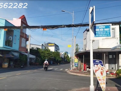 Bán nhà mặt phố Đinh Hữu Thuật, TP Sa Đéc. DT 200m2, 5PN, Sổ Hồng. Giá 5 tỷ.