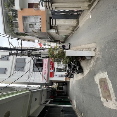Hàng Hiếm !!! Bán nhà C4 Hoa Lâm ngõ thông, oto vào nhà, 33m chỉ hơn 4 tỷ còn TL. LH 0936123469