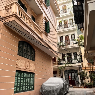 Bán nhà Trần Quốc Hoàn, phân lô ô tô tránh, 60m2, mặt tiền đẹp, chỉ 23 tỷ