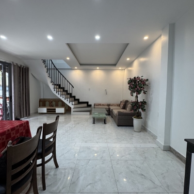 ♪ Kiệt 4m thẳng 25m ra MT Trưng Nữ Vương đi bộ ra Bạch Đằng, 3 tầng, 4 mặt thoáng, 3.xx tỷ