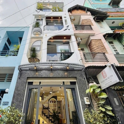 BÁN NHÀ ĐẸP TRUNG TÂM PHƯỜNG  ĐÔNG NGẠC - DT34M2 - 5 TẦNG GIÁ 6 TỶ - GẦN Ô TÔ