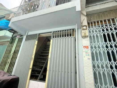 Nhà vị trí đẹp 2 lầu Ba Đình P10Q8 cách hẻm xe hơi 1 căn P.Chánh Hưng