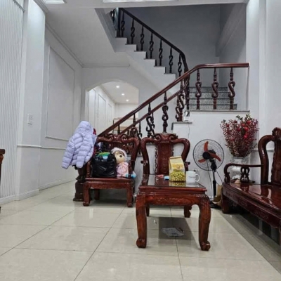 Bán nhà ngõ 259  Vĩnh Hưng, Lĩnh Nam, Hoàng Mai. 32m2, 2 tầng, 2PN. Sổ hồng, giá 3.15 tỷ. LH: 0987993153