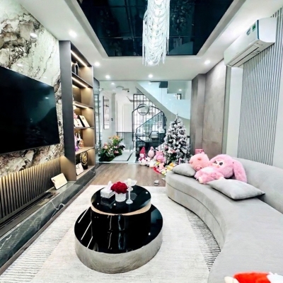 lạc long quân 42m x5 tầng 15,8 tỷ-ô tô đỗ cửa,ngõ thông kinh doanh,nội thất đẹp,gần hồ