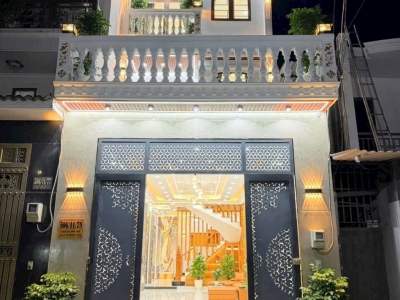 Bán nhà mặt tiền đường 12m phường Hiệp Thành, quận 12. KT4,5x20m, 4PN. Giá 7,9 Tỷ