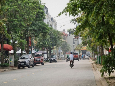Hiếm có khó tìm 66m2 phố KD Trâu Quỳ thông cổng chính Học viện Vnua. 11 tỷ x nhỏ xíu. Lh 0989894845