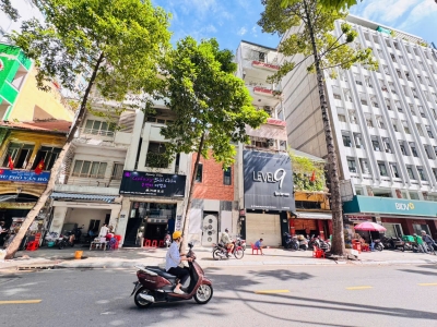 QUẬN 1: BÁN NHÀ 2 TẦNG MẶT TIỀN NGUYỄN CÔNG TRỨ, P.NGUYỄN THÁI BÌNH- DT 4,5M*22,5M VUÔNG ĐẸP- CUNG ĐƯỜNG THƯƠNG HIỆU NƠI TẬP TRUNG CÁC TRỤ SỞ NGÂN HÀNG LỚN- 0938676685 CHÍNH CHỦ GIÁ TỐT GIANG GIANG