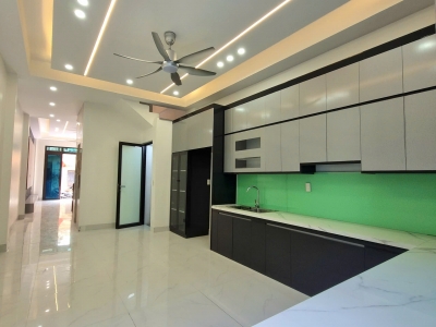 bán nhà 4 tầng thang máy hiện đại ngay trần lãm - gần chợ đậu và nguyễn tông quai đi vào