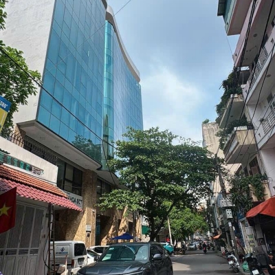 Siêu hiếm Hoàng Ngân 55m2 nhà kiên cố 4 tầng, cách oto 20m, gần hồ điều hoà giá 10.5 tỷ