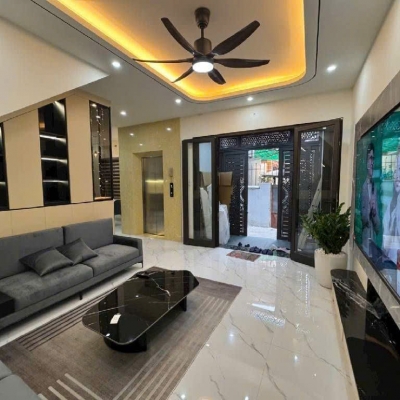 Cần bán ???? Trung tâm Long Biên ,Nguyễn Văn Cừ  ,nhà mới đẹp ở ngay 
+ 60m² thang máy xịn , full nội thất, Nhỉnh 12 ???? 
+ Lô góc thoáng vĩnh viễn ,thiết kế tối ưu đủ công năng cho gia đình nhiều thế hệ
???? Sổ đỏ vuông vắn,mặt tiền siêu rộng
☎️ Lh : 08