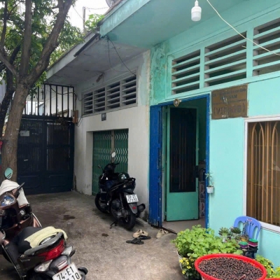 Cần bán nhà phố Q.7 sổ riêng giá thấp
