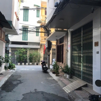 Cho thuê nhà nguyên căn 5 tầng + tum ngõ 124, Nguyễn Xiển, ô tô đỗ trước cửa