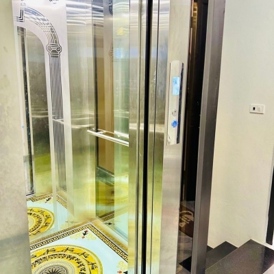 Bán nhà giáp bát 6 tầng thang máy long lanh VF3 đỗ cửa hoàng mai