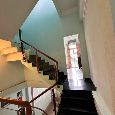 ♪Nhà kiệt 5m thẳng 40m ra MT Nguyễn Hữu Thọ, gần Cổng Sân bay, 56m2, 3 tầng đúc mát mẻ, 5.1  tỷ