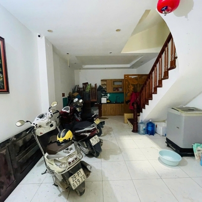 Bán Nhà  Chùa Bộc 40m2. 5 tầng. mặt tiền 3.7m. giá 13.2 Tỷ Đống Đa Hà Nội