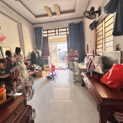 Bán nhà 2 Tầng Dĩ An,SHR đường xe hơi,gần Nhà Thi Đấu Dĩ An,giá đầu tư