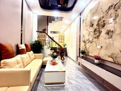 bán nhà ngọc khánh 35m x4 tầng 9,9 tỷ ngõ thông,ba gác tránh,full nội thất