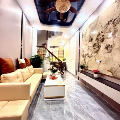 bán nhà ngọc khánh 35m x4 tầng 9,9 tỷ ngõ thông,ba gác tránh,full nội thất