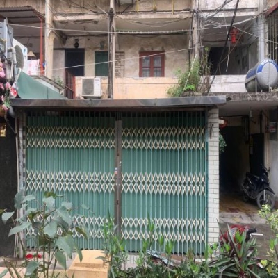 Cho thuê nhà tập thể tầng 1, 2 mặt tiền (4,5 m) có thể kinh doanh, ngã ba chợ Vĩnh Hồ, Thịnh Quang