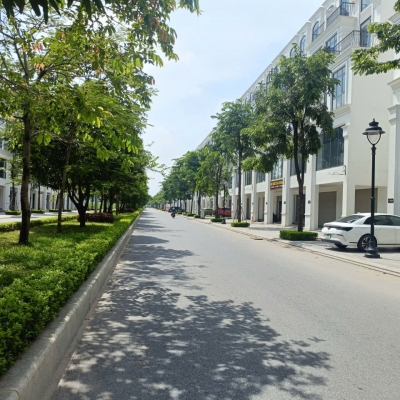 Mặt phố Đại lộ Thảo Viên - Hinode 92.5m2- 5T, Vỉa hè KD, gần hồ, giá 21.5 tỷ
