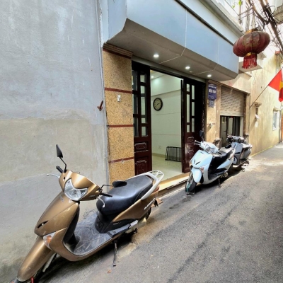 Cho thuê gấp nhà nguyên căn phố Văn Cao 25m2 4tầng 8.5tr/tháng gần Hồ Tây