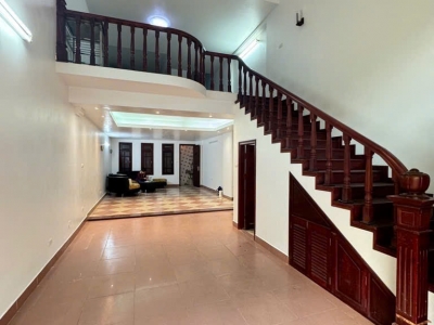 Nhà Trần Cung - 81m2 x 5 tầng - Gara ô tô - 30m ra phố - Gần BV E