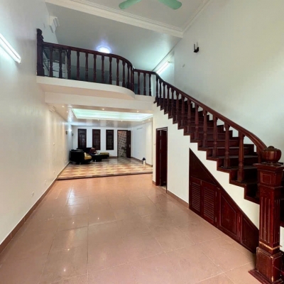 Nhà Trần Cung - 81m2 x 5 tầng - Gara ô tô - 30m ra phố - Gần BV E