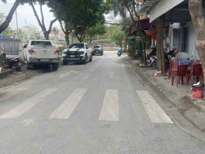 NHA DAN XAY- O TO DE NGAY DEM - GIAO THONG THUAN TIEN
