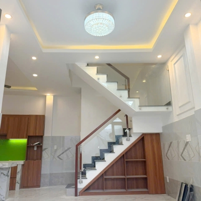 Nhà 2 lầu NH6.5m ngay chợ Ba Đình 5p qua Q1,5 P10Q8 P.Chánh Hưng