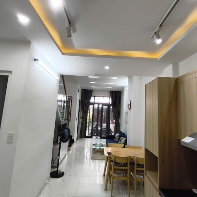 ♪ Nhà kiệt 3m Phạm Văn Nghị, 3 tầng đúc như mới, chủ xây ở cực chắc, 4 tỷ nhỉnh