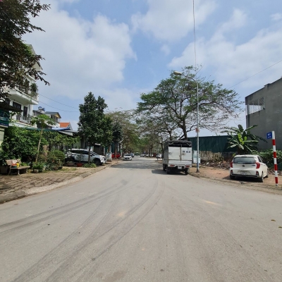 Bác nào nhiều tiền làm quả góc 250m2 đường 3 ô tô tránh tại Đông Dư xây biệt thự lh em 0989894845