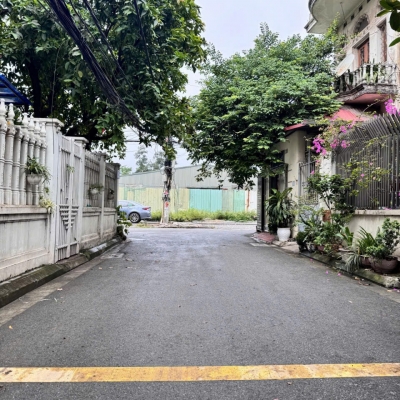 BÁN ĐẤT ĐỨC GIANG - LONG BIÊN - PHÂN LÔ Ô TÔ TRÁNH - NGÕ NÔNG, RỘNG, GẦN PHỐ.