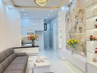 Bán nhà Hoàng Cầu 45m 5 tầng, ô tô, thang máy hơn 13 tỷ.