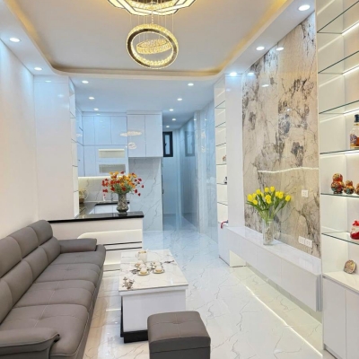 Bán nhà Hoàng Cầu 45m 5 tầng, ô tô, thang máy hơn 13 tỷ.