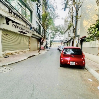 Nhà KIM MÃ-Ô tô tránh- Kinh doanh đỉnh- Nhỉnh 18 tỷ.