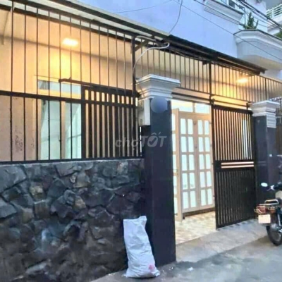 CHO THUÊ NGUYÊN CĂN – NHÀ RỘNG, THOÁNG, VỊ TRÍ ĐẸP NGAY PHAN VĂN TRỊ