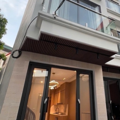 Bán nhà ngõ 71 Việt Hưng 31m x 5T lô góc, mới tinh như hình, oto đỗ cổng. LH 0936123469