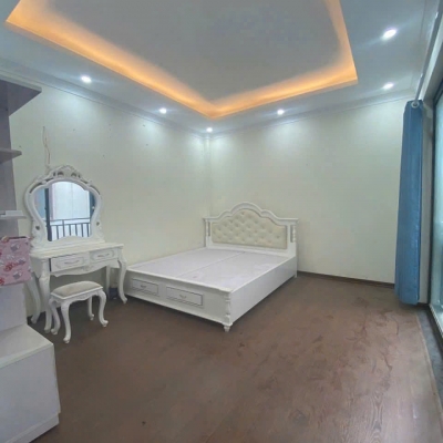 NGẢ EM NÓ ĐI LẤY CHỒNG Ạ. GIA ĐÌNH EM CHUYỂN CÔNG TÁC CẦN BÁN LUÔN CĂN HỘ DT 39M2. 4 TẦNG NHỈNH 3 TỶ Ạ