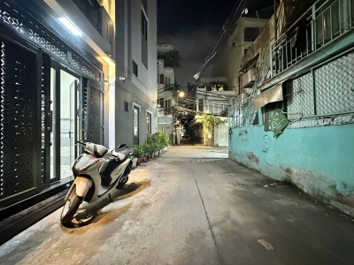 NHỈNH 8 TỶ! OTO TRÁNH,NGÕ THÔNG,KINH DOANH, NHÀ CẦU DIỄN DT:40Mx5T