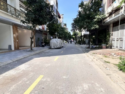 nhà đẹp Thạch Bàn, 6 tầng thang máy, vỉa hè, ôtô tránh, kinh doanh, full nội thất