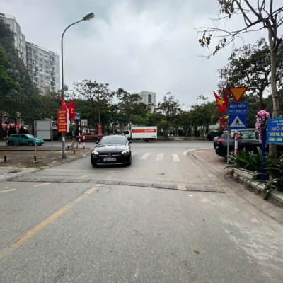 ĐẤT GIANG BIÊN -LONG BIÊN - VỊ TRÍ ĐẸP – Ô TÔ TRÁNH – GẦN HỒ – CẠNH VINHOMES