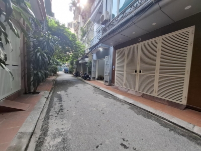 PHÂN LÔ Ô TÔ TRÁNH VÀO NHÀ - HAI THOÁNG TRƯỚC SAU - SỔ HOA HẬU.