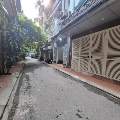 PHÂN LÔ Ô TÔ TRÁNH VÀO NHÀ - HAI THOÁNG TRƯỚC SAU - SỔ HOA HẬU.