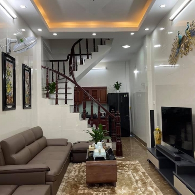 Bán nhà Hào Nam 36m2 giá bán 5 tỷ đẹp hiếm 5 tầng KCBT rất gần phố