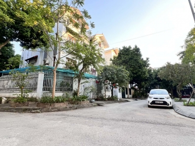 biệt thự lô góc Việt Hưng, vỉa hè rộng, ôtô tránh, view công viên cây xanh