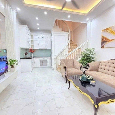Ngõ 33 Văn Chương 2,  35m2 x 5 tầng 3 ngủ 3 wc 15,5 triệu/tháng.