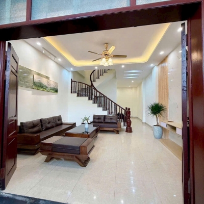NHÀ ĐẸP DÂN XÂY PHỐ VIỆT HƯNG - 3 NGỦ FULL NỘI THẤT - Ô TÔ ĐỖ CỔNG - AN SINH ĐỈNH