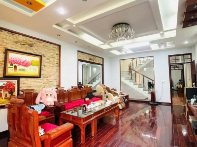 bán nhà mặt phố Lê đại hành - 4 tầng và giá 10,x tỷ, còn mới kinh daonh và ở tốt, gần ngã 4 lê quý đôn công viên kì bá